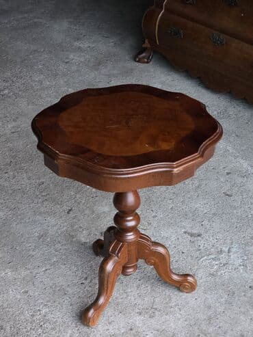 Drveni pomoćni stočić – klasični/retro stil - Materijal: puno drvo sa na lalafo.rs Drveni pomoćni stočić – klasični/retro stil - Materijal: puno drvo sa