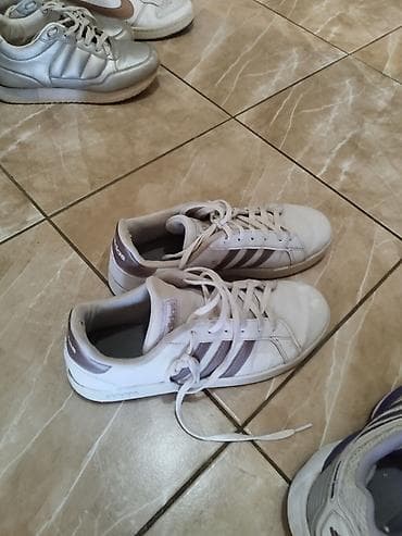 Patike za devojčice dobro očuvane broj 38 39.
500 dinara jedan par na lalafo.rs — 2 Patike za devojčice dobro očuvane broj 38 39.
500 dinara jedan par — 2