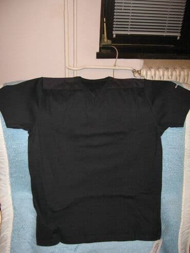 Majca crne boje, velicina 58 (obim grudi 120 cm, ramena 45 cm, duzina na lalafo.rs Majca crne boje, velicina 58 (obim grudi 120 cm, ramena 45 cm, duzina