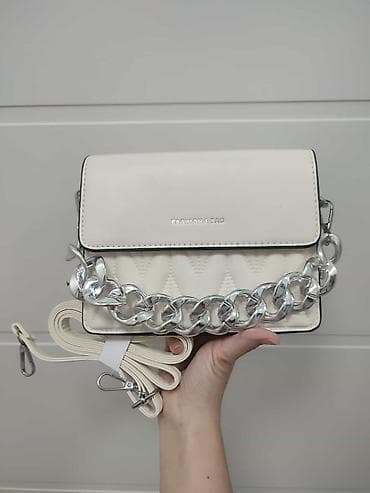 Elegantne ženske torbe – više modela Gs 1) Crna torba sa metalnim at lalafo.rs — 4 Elegantne ženske torbe – više modela Gs 1) Crna torba sa metalnim — 4