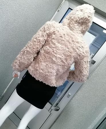 Bundica očuvana
Vel S ima džepove sa strane na lalafo.rs — 7 Bundica očuvana
Vel S ima džepove sa strane — 7