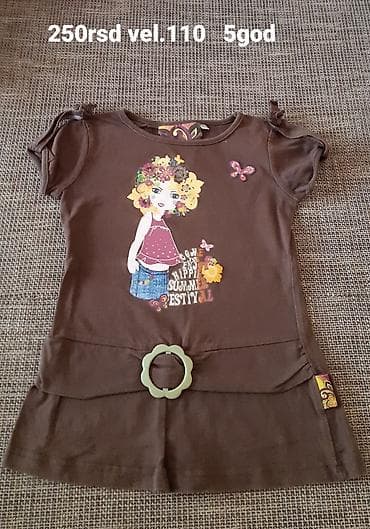 Dečija tunika/haljinica, braon boje, sa kratkim rukavima. Napred je na lalafo.rs Dečija tunika/haljinica, braon boje, sa kratkim rukavima. Napred je