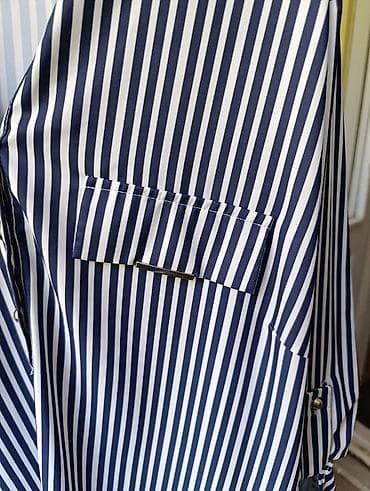 Prugasta ženska bluza sa V-izrezom i dugmićima spreda. Boje na lalafo.rs — 4 Prugasta ženska bluza sa V-izrezom i dugmićima spreda. Boje — 4