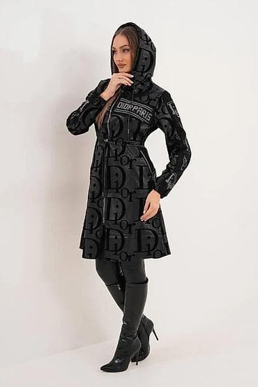 Ženska dugačaka jakna/kaput sa kapuljačom u crnoj boji. - Model do at lalafo.rs — 1 Ženska dugačaka jakna/kaput sa kapuljačom u crnoj boji. - Model do — 1