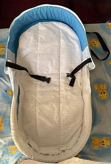 Prenosivi krevetac za bebe u plavoj boji, dizajniran za udobnost i na lalafo.rs — 2 Prenosivi krevetac za bebe u plavoj boji, dizajniran za udobnost i — 2