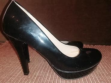 Crne lakovane salonke sa platformom i visokom štiklom.Nosene u par at lalafo.rs — 3 Crne lakovane salonke sa platformom i visokom štiklom.Nosene u par — 3