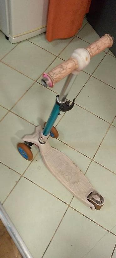 Trotinet za dete ispravne metalne
Mirjevo at lalafo.rs — 2 Trotinet za dete ispravne metalne
Mirjevo — 2