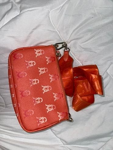 Modna torbica preko ramena u jarko narandžastoj boji sa monogram at lalafo.rs — 2 Modna torbica preko ramena u jarko narandžastoj boji sa monogram — 2