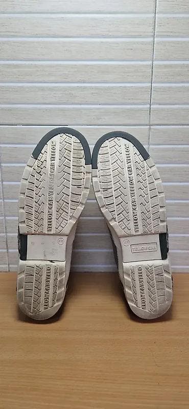 Yellow Cub (br.46) patike su u dobrom stanju kao što se vidi i na na lalafo.rs — 5 Yellow Cub (br.46) patike su u dobrom stanju kao što se vidi i na — 5