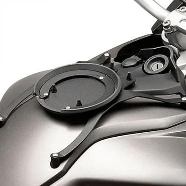 Metalni prsten za montažu torbe na rezervoar motocikla. Dizajniran je at lalafo.rs Metalni prsten za montažu torbe na rezervoar motocikla. Dizajniran je