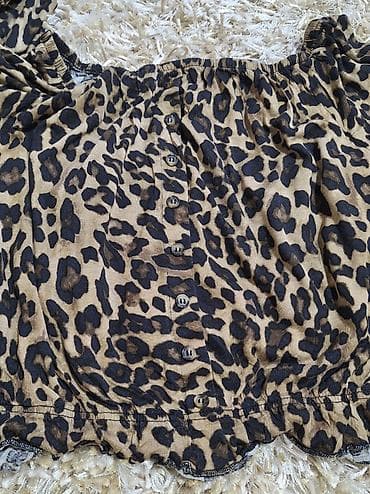 kom sa etiketom: H&M crop bluza sa leopard printom. - Veličina na etiketi: M; at lalafo.rs — 3 kom sa etiketom: H&M crop bluza sa leopard printom. - Veličina na etiketi: M; — 3