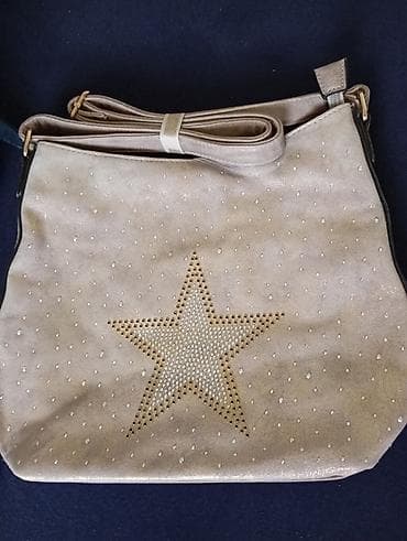 Moderna ženska torba preko ramena u bež/šampanj nijansi sa metalik na lalafo.rs Moderna ženska torba preko ramena u bež/šampanj nijansi sa metalik