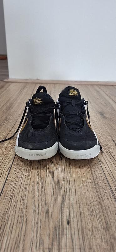 Nike Hustle D patike za košarku, u crno-belo-zlatnoj kombinaciji boja na lalafo.rs — 1 Nike Hustle D patike za košarku, u crno-belo-zlatnoj kombinaciji boja — 1