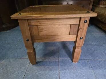 Stilski klub stolovi: Stocic u odlicnom stanju. Duzina 58 cm Sirina 58cm Visina 53 cm na lalafo.rs Stilski klub stolovi: Stocic u odlicnom stanju. Duzina 58 cm Sirina 58cm Visina 53 cm