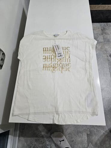 Majice kratkih rukava: Bela ženska majica kratkih rukava sa zlatnim folija-printom “magique” na lalafo.rs Majice kratkih rukava: Bela ženska majica kratkih rukava sa zlatnim folija-printom “magique”
