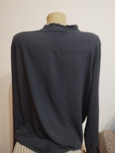 Lagana teget bluzica,im Alep detalj oko vrata. Pogledajte i ostale na lalafo.rs — 3 Lagana teget bluzica,im Alep detalj oko vrata. Pogledajte i ostale — 3