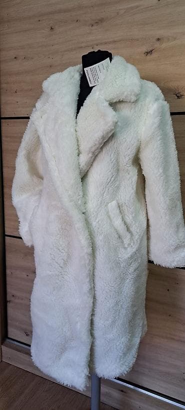 Ženski kaput od veštačkog krzna (teddy) u beloj boji. - Kroj: midi na lalafo.rs — 1 Ženski kaput od veštačkog krzna (teddy) u beloj boji. - Kroj: midi — 1
