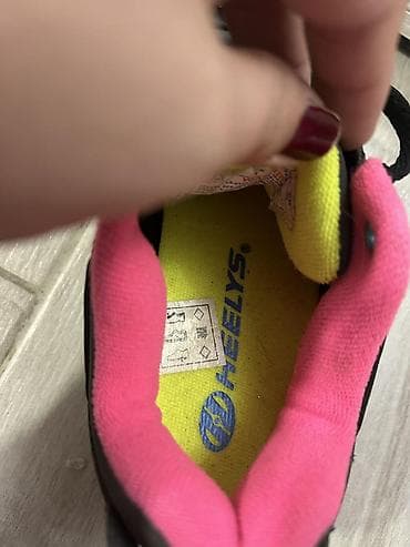 Heelys patike sa točkićima – model Voyager - Brend: Heelys - Model at lalafo.rs — 3 Heelys patike sa točkićima – model Voyager - Brend: Heelys - Model — 3