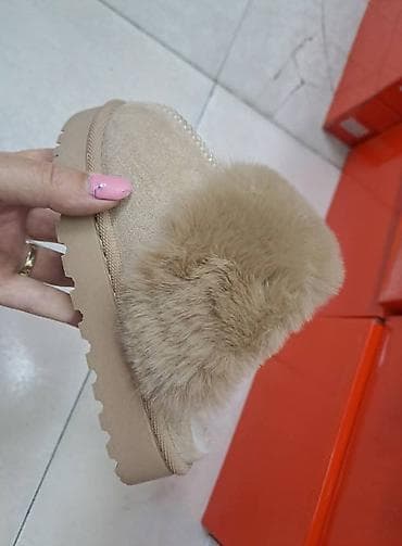 Dečije papuče
- Boje: braon, roza i bež
- Veličine: 25–36 na lalafo.rs — 3 Dečije papuče
- Boje: braon, roza i bež
- Veličine: 25–36 — 3