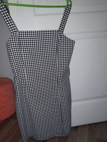 Crno-bela haljina na tregere sa karo (gingham) šarom. - Model: uska na lalafo.rs Crno-bela haljina na tregere sa karo (gingham) šarom. - Model: uska