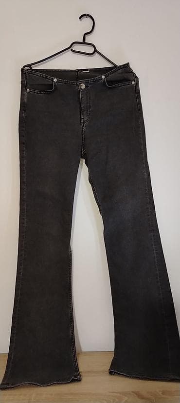 Set garderobe – 4 komada 1) Crne farmerke sa blagim zvonom - Klasičan na lalafo.rs Set garderobe – 4 komada 1) Crne farmerke sa blagim zvonom - Klasičan