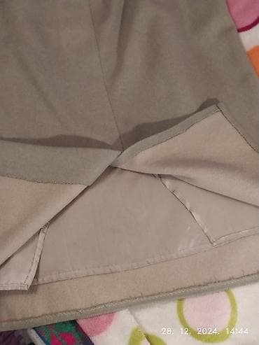 Debela baš debela suknja za hladne dane obim struka 82cm obim kukova na lalafo.rs — 4 Debela baš debela suknja za hladne dane obim struka 82cm obim kukova — 4