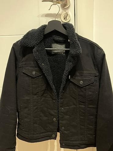 Levi’s trucker jakna sa postavom od veštačkog krzna (sherpa), crna. - na lalafo.rs — 1 Levi’s trucker jakna sa postavom od veštačkog krzna (sherpa), crna. - — 1