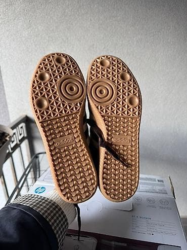 Adidas tweed patike NOVE
Broj 39 1/3 na lalafo.rs — 3 Adidas tweed patike NOVE
Broj 39 1/3 — 3