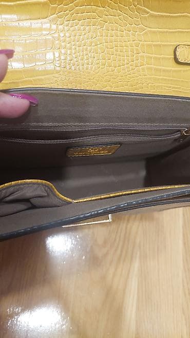 zenske original guess: Ženska torba sa krokodil teksturom, senf-žute boje, sa detaljima u na lalafo.rs — 4 zenske original guess: Ženska torba sa krokodil teksturom, senf-žute boje, sa detaljima u — 4