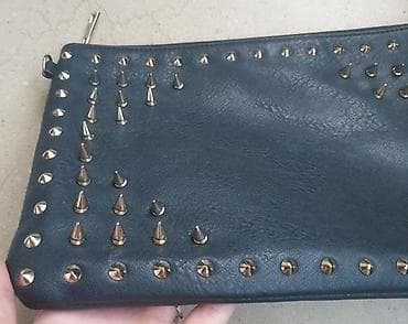 Mala gumena torbica D. Ima kaiš, pa se moze nositi i u ruci i preko na lalafo.rs — 8 Mala gumena torbica D. Ima kaiš, pa se moze nositi i u ruci i preko — 8