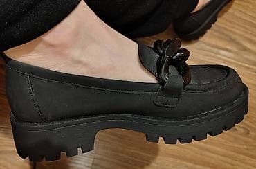 Skoro nove Deichmann mokasine sa debelim djonom i efektnim lancem na lalafo.rs — 4 Skoro nove Deichmann mokasine sa debelim djonom i efektnim lancem — 4