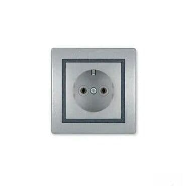 Šifra proizvoda: Art.600. S2S. Priključnica dvopolna sa porcelanskim na lalafo.rs Šifra proizvoda: Art.600. S2S. Priključnica dvopolna sa porcelanskim