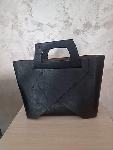 MOSCHINO crna torba sa ručkama - Model: tote/ručna torba sa at lalafo.rs — 1 MOSCHINO crna torba sa ručkama - Model: tote/ručna torba sa — 1