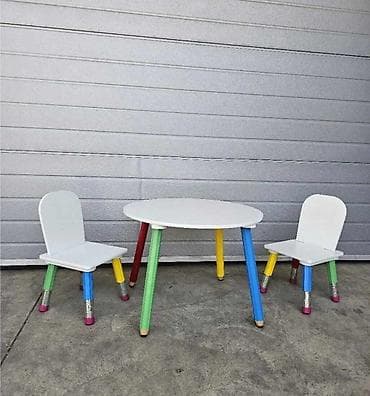 Dečiji set sto + 2 stolice – motiv drvenih bojica - Set se sastoji od na lalafo.rs — 2 Dečiji set sto + 2 stolice – motiv drvenih bojica - Set se sastoji od — 2