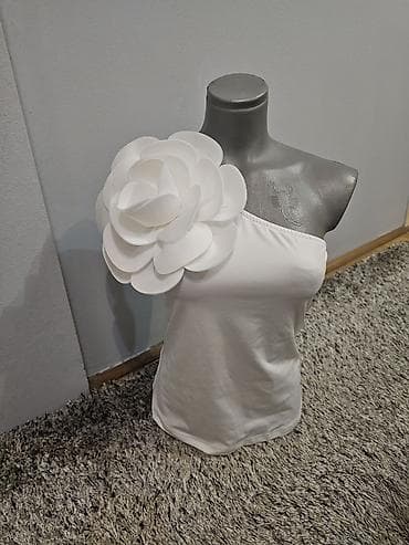 Novo!!!! Bela asimetrična majica bez rukava sa velikim 3D cvetnim na lalafo.rs Novo!!!! Bela asimetrična majica bez rukava sa velikim 3D cvetnim