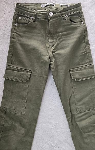 pantalone butiku ali: BERSHKA cargo cropped farmerke pantalone. Kraći model, sa džepovima sa na lalafo.rs — 1 pantalone butiku ali: BERSHKA cargo cropped farmerke pantalone. Kraći model, sa džepovima sa — 1