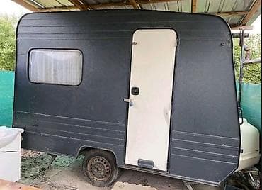 Na prodaju kamp prikolica Adria. Sa obe strane su po dve klupe i sto na lalafo.rs Na prodaju kamp prikolica Adria. Sa obe strane su po dve klupe i sto