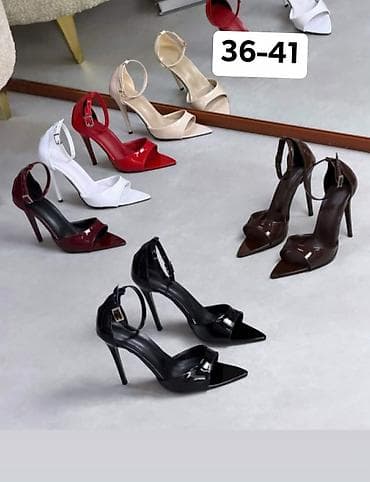 Ženske lakovane štikle sa tankom potpeticom i kaišem oko članka. Model na lalafo.rs Ženske lakovane štikle sa tankom potpeticom i kaišem oko članka. Model