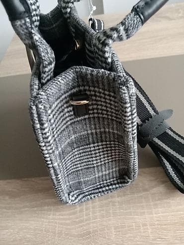 Other: Mini torba sa kariranim dezenom (siva/crna/bela) - Materijal: meka at lalafo.rs — 6 Other: Mini torba sa kariranim dezenom (siva/crna/bela) - Materijal: meka — 6