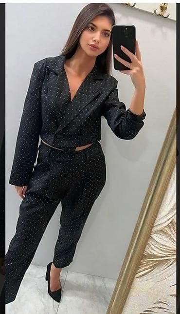 Damski dvodelni komplet – sako i pantalone - Boja: crna sa sitnim na lalafo.rs Damski dvodelni komplet – sako i pantalone - Boja: crna sa sitnim