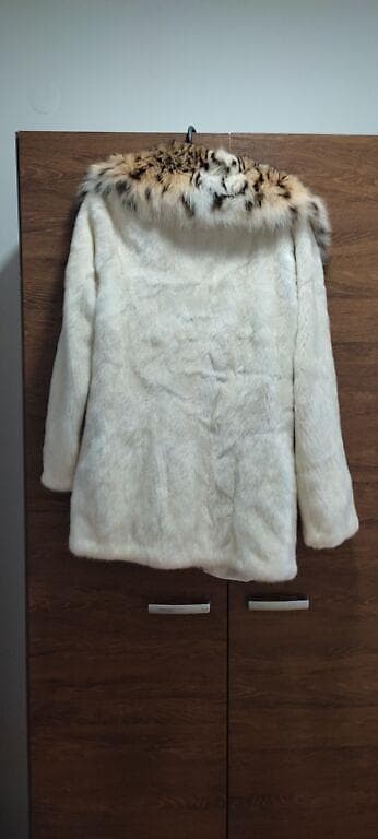 Luksuzna bunda od belog nerca i risa 40 na lalafo.rs Luksuzna bunda od belog nerca i risa 40