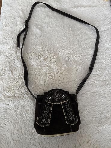 100% koza,sa kaisem na podesavanje.Vezena.Ima dva dzepcica spolja na lalafo.rs 100% koza,sa kaisem na podesavanje.Vezena.Ima dva dzepcica spolja