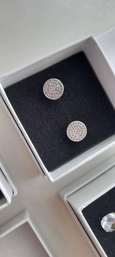 3 para srebrnih (oznaka 925) mindjusa: 1. Veći krug sa cirkonima na lalafo.rs — 2 3 para srebrnih (oznaka 925) mindjusa: 1. Veći krug sa cirkonima — 2