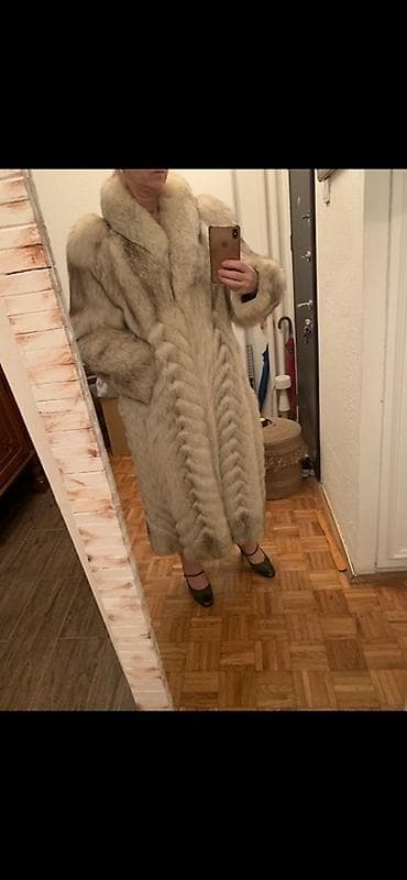 Dugačka damska bunda od prirodnog krzna POLARNA LISICA u svetlim na lalafo.rs — 1 Dugačka damska bunda od prirodnog krzna POLARNA LISICA u svetlim — 1