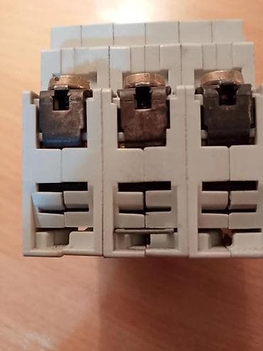 SIEMENS trostruki osigurač 5 SN3 G 6A. SIEMENS trostruki osigurač 5 SN na lalafo.rs — 2 SIEMENS trostruki osigurač 5 SN3 G 6A. SIEMENS trostruki osigurač 5 SN — 2