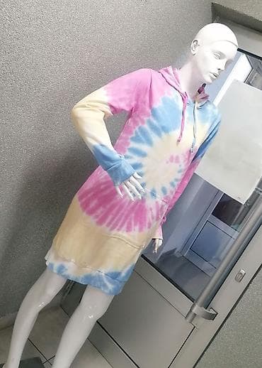 sako laneni: Haljina sa kapuljačom, dugačkih rukava, sa kengur džepom. Model je u at lalafo.rs — 1 sako laneni: Haljina sa kapuljačom, dugačkih rukava, sa kengur džepom. Model je u — 1