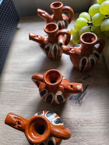 Set od 5 malih ručno rađenih keramičkih krčaga/vrčića za dekoraciju at lalafo.rs — 1 Set od 5 malih ručno rađenih keramičkih krčaga/vrčića za dekoraciju — 1