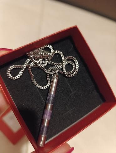 Elegantna ogrlica marke Mitto metal art, sa priveskom cilindričnog at lalafo.rs — 8 Elegantna ogrlica marke Mitto metal art, sa priveskom cilindričnog — 8