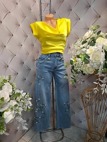 Ženske farmerke sa cvetnim vezom i majica - Kroj: široke nogavice na lalafo.rs Ženske farmerke sa cvetnim vezom i majica - Kroj: široke nogavice