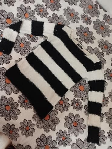 Women's Sweaters, Cardigans: Mekan topao dzemperak crno beli. M veličina at lalafo.rs — 1 Women's Sweaters, Cardigans: Mekan topao dzemperak crno beli. M veličina — 1
